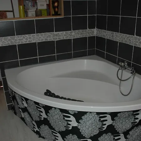Les Aillouds Holiday home Sechilienne